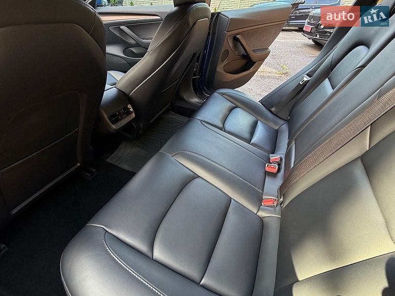 Седан Tesla Model 3 2023 в Харкові