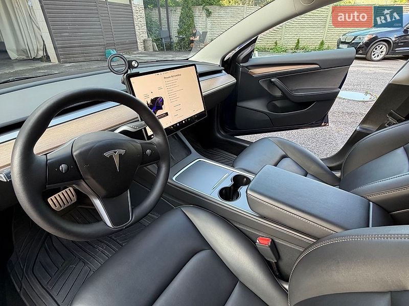 Седан Tesla Model 3 2023 в Харкові