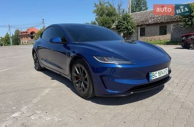 Седан Tesla Model 3 2024 в Городке