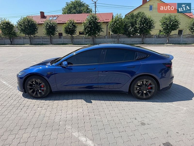 Седан Tesla Model 3 2024 в Городке