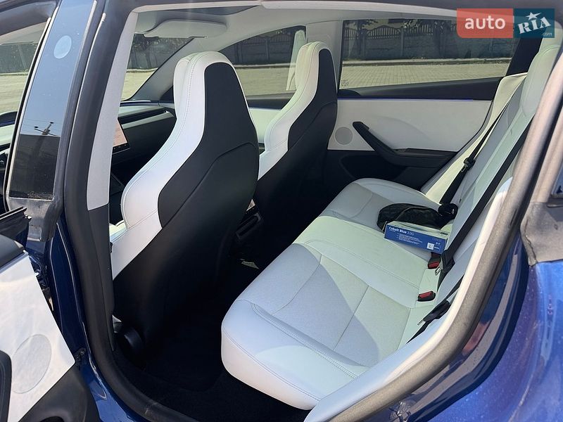 Седан Tesla Model 3 2024 в Городке