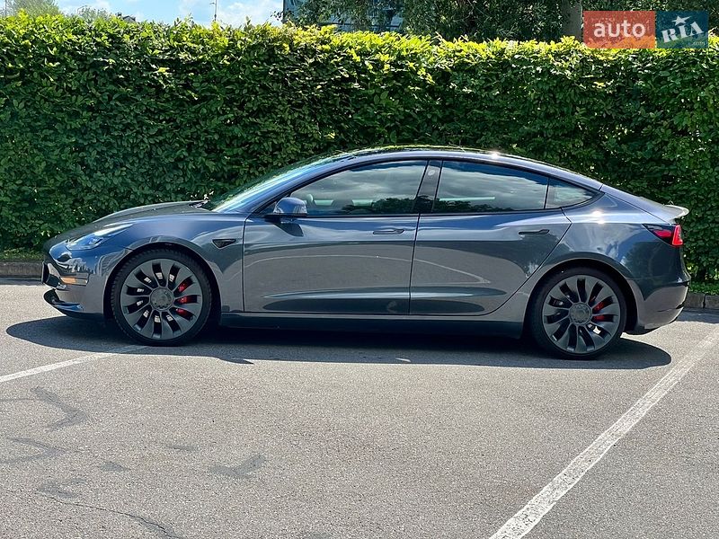 Седан Tesla Model 3 2021 в Києві