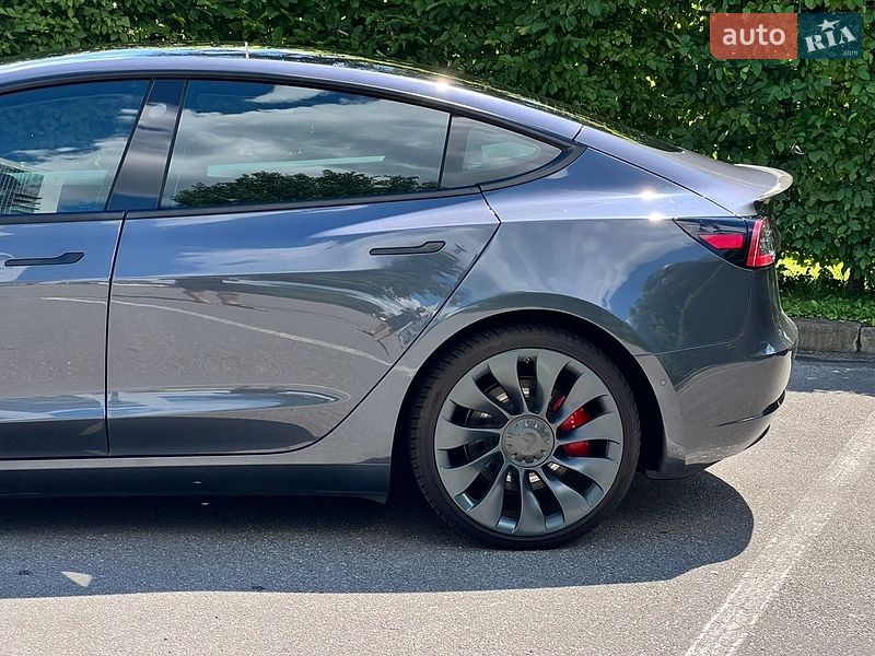 Седан Tesla Model 3 2021 в Києві