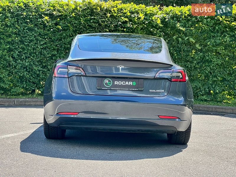 Седан Tesla Model 3 2021 в Києві