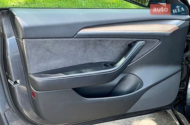 Седан Tesla Model 3 2021 в Києві