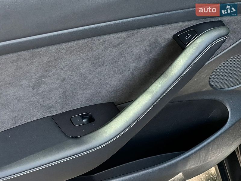 Седан Tesla Model 3 2021 в Києві