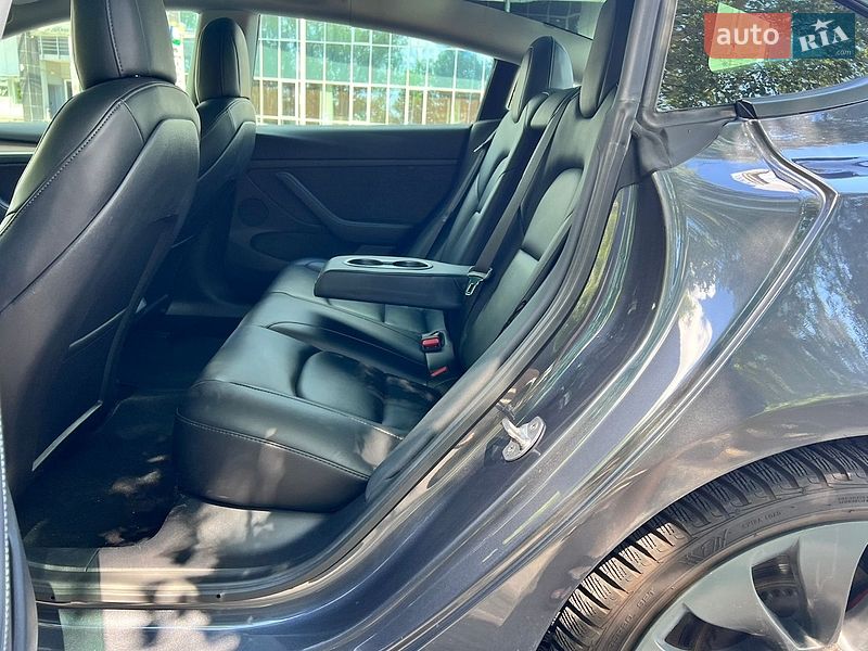 Седан Tesla Model 3 2021 в Києві