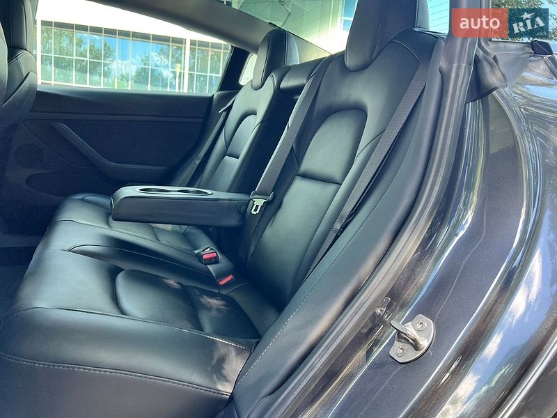Седан Tesla Model 3 2021 в Києві