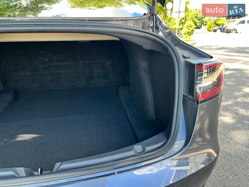 Седан Tesla Model 3 2021 в Києві