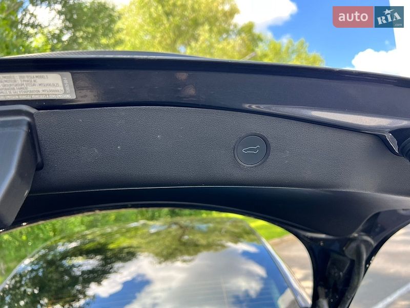 Седан Tesla Model 3 2021 в Києві