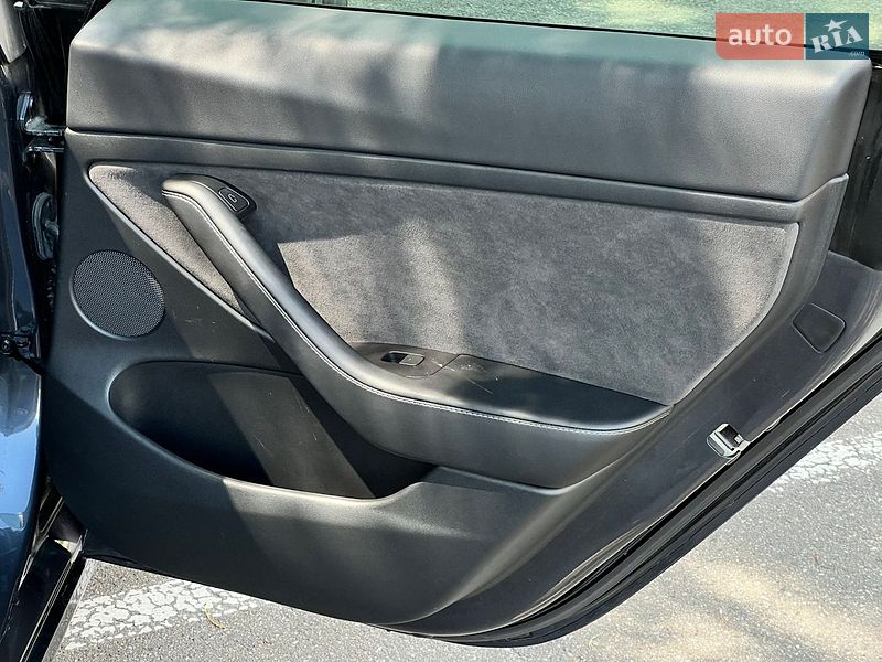 Седан Tesla Model 3 2021 в Києві