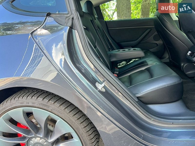 Седан Tesla Model 3 2021 в Києві