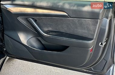 Седан Tesla Model 3 2021 в Києві