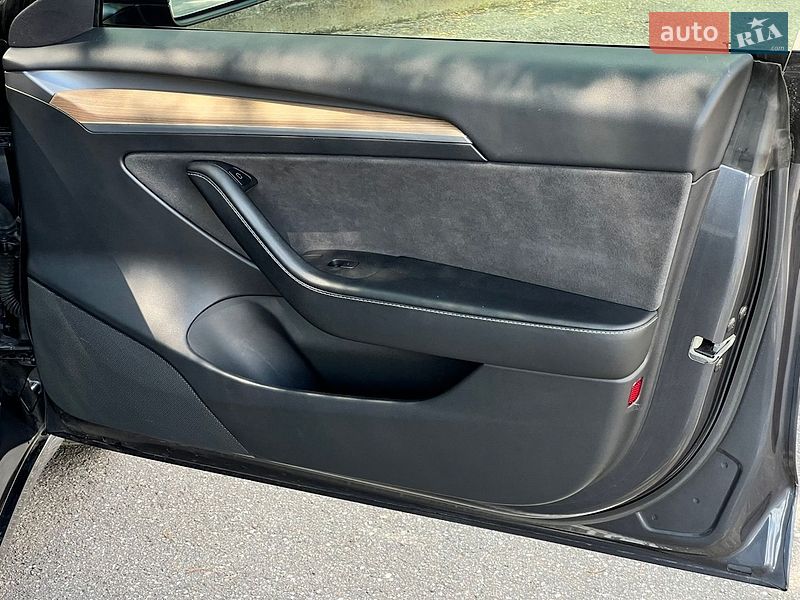 Седан Tesla Model 3 2021 в Києві