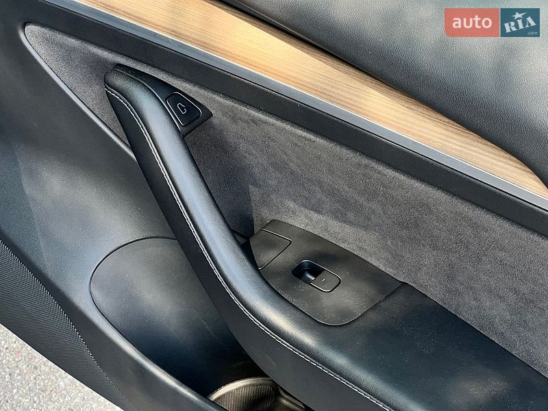Седан Tesla Model 3 2021 в Києві