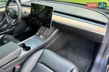 Седан Tesla Model 3 2021 в Києві