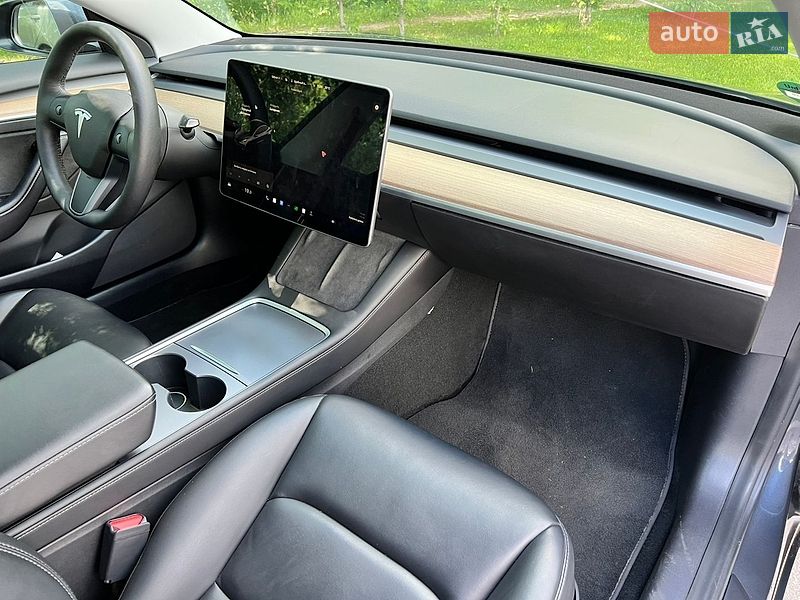 Седан Tesla Model 3 2021 в Києві