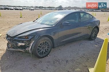 Tesla Model 3  2024