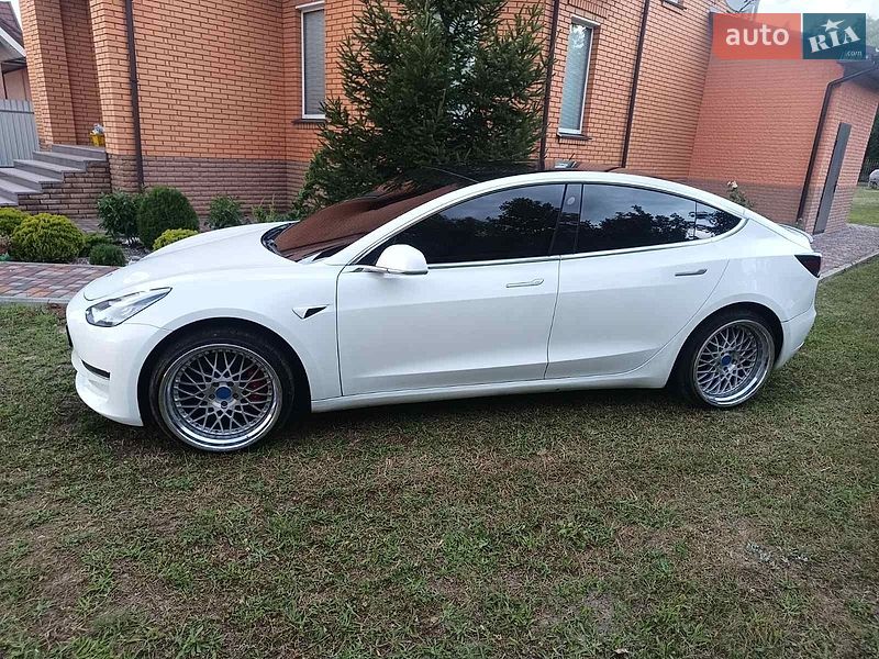 Седан Tesla Model 3 2019 в Киеве