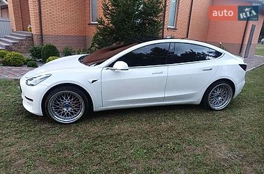 Tesla Model 3 2019