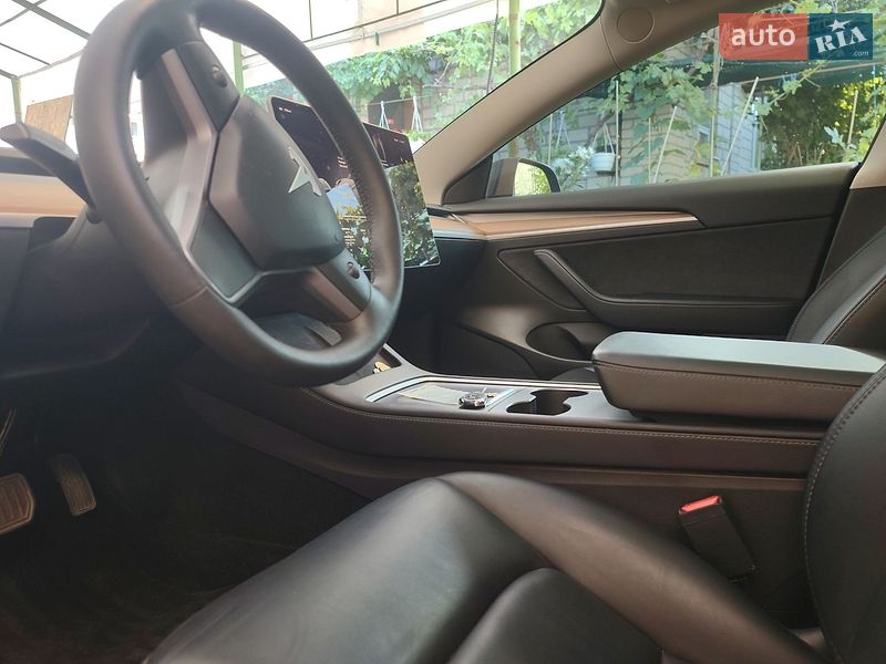 Седан Tesla Model 3 2023 в Одесі