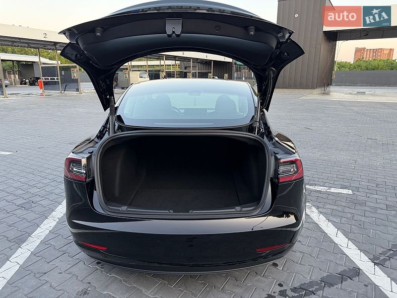 Седан Tesla Model 3 2023 в Кам'янець-Подільському