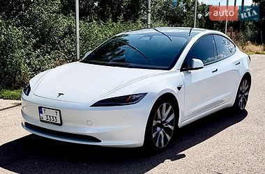 Tesla Model 3  2024