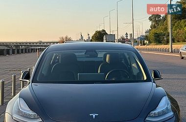 Tesla Model 3  2020