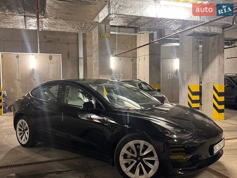 Седан Tesla Model 3 2023 в Львові