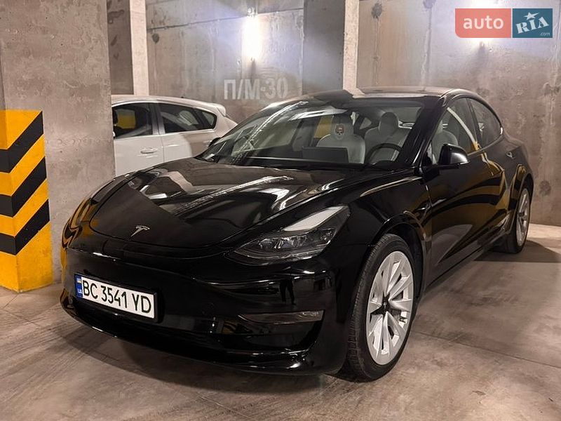 Седан Tesla Model 3 2023 в Львові
