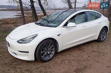 Tesla Model 3 2020