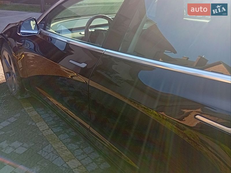 Седан Tesla Model 3 2020 в Городке