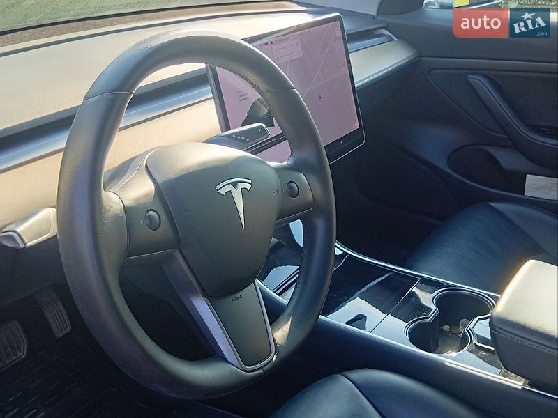 Седан Tesla Model 3 2020 в Городке