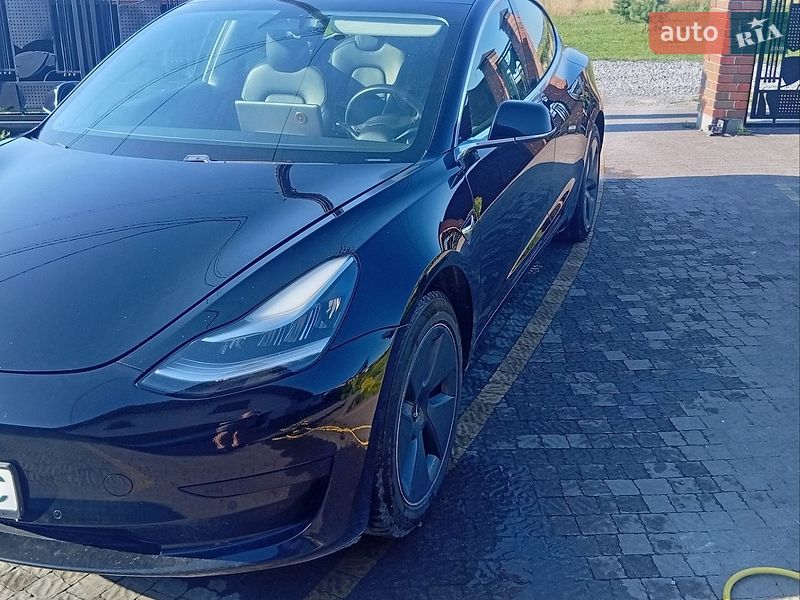 Седан Tesla Model 3 2020 в Городке
