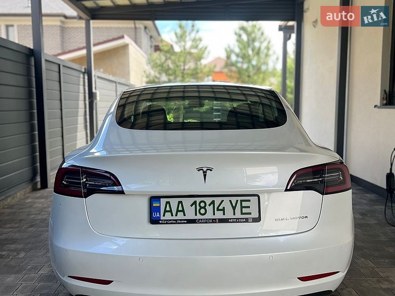 Седан Tesla Model 3 2019 в Броварах