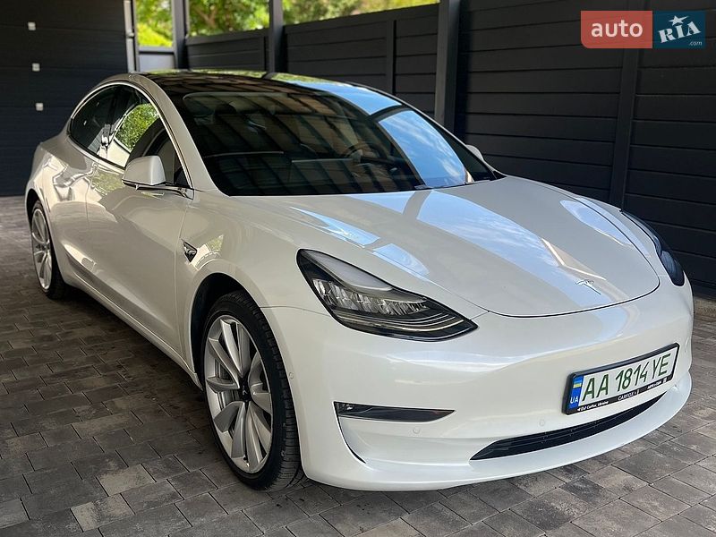 Седан Tesla Model 3 2019 в Броварах