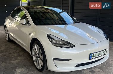 Tesla Model 3  2019