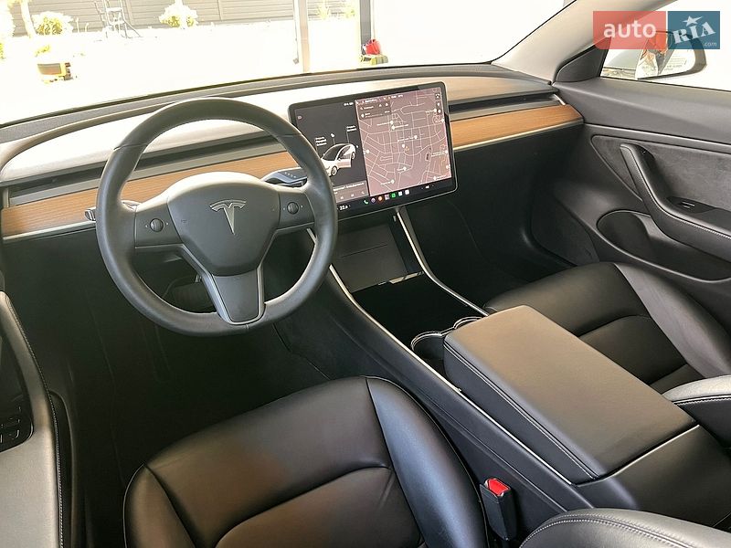 Седан Tesla Model 3 2019 в Броварах