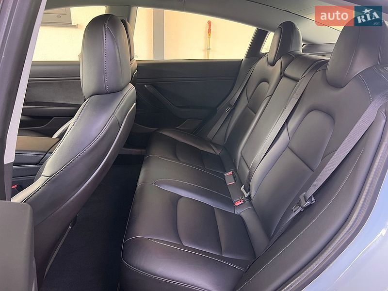 Седан Tesla Model 3 2019 в Броварах