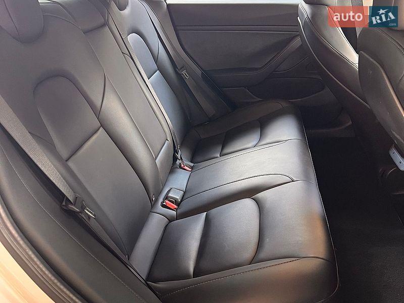 Седан Tesla Model 3 2019 в Броварах