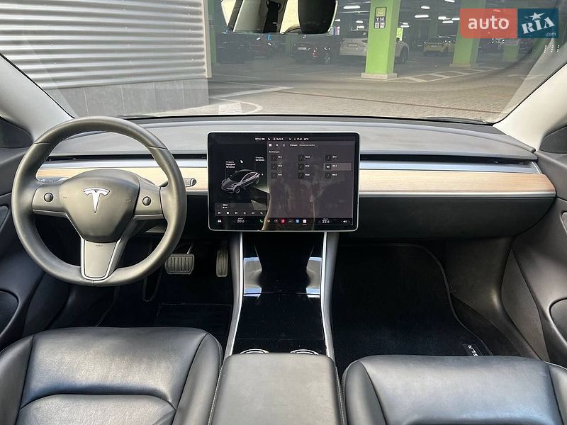 Седан Tesla Model 3 2019 в Києві