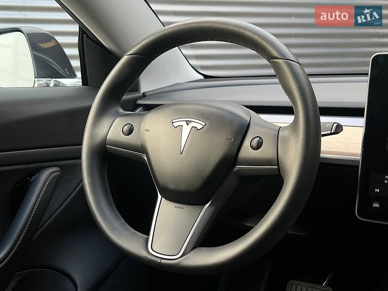Седан Tesla Model 3 2019 в Києві