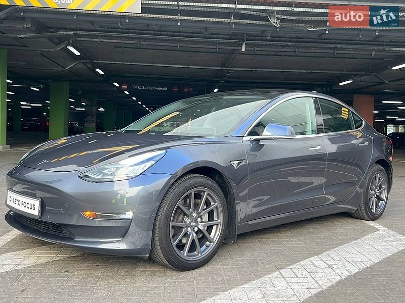 Седан Tesla Model 3 2019 в Києві