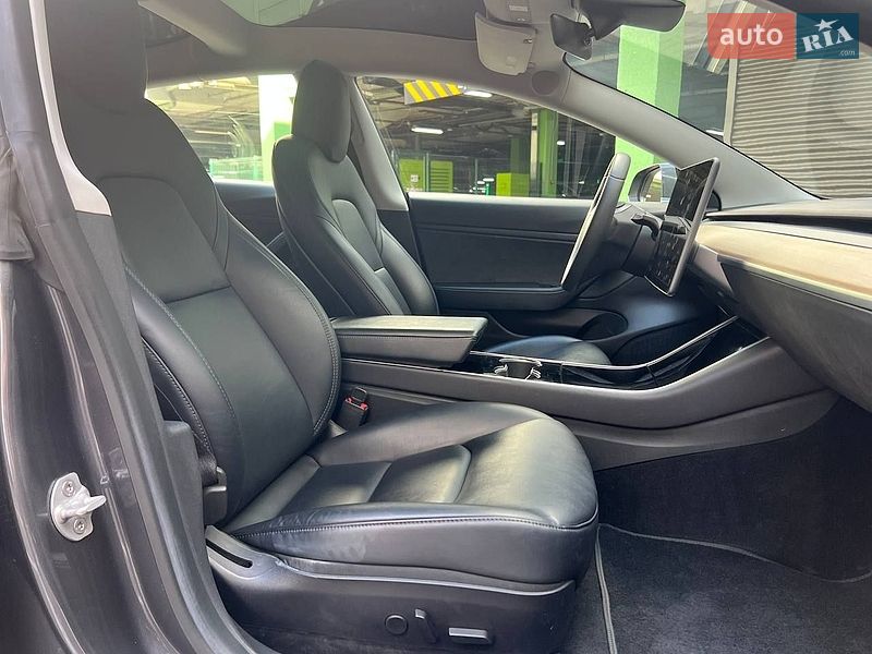 Седан Tesla Model 3 2019 в Києві