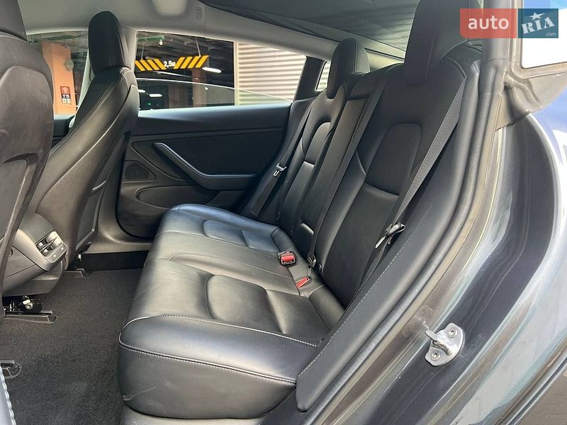 Седан Tesla Model 3 2019 в Києві