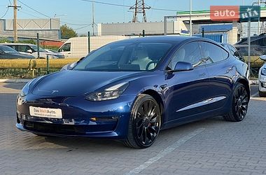 Седан Tesla Model 3 2021 в Черновцах