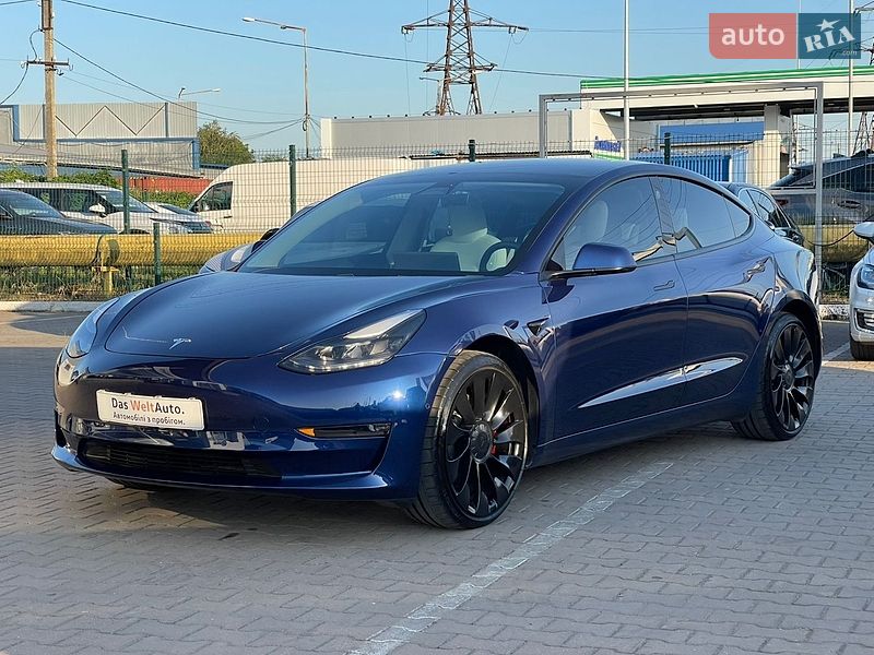 Седан Tesla Model 3 2021 в Черновцах