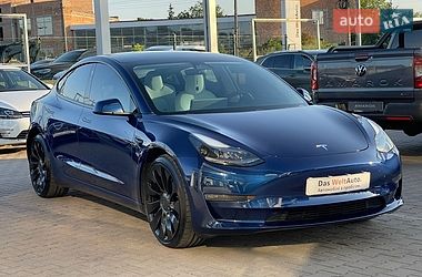 Седан Tesla Model 3 2021 в Черновцах