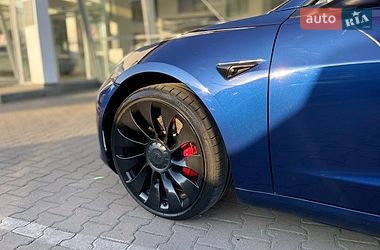 Седан Tesla Model 3 2021 в Черновцах