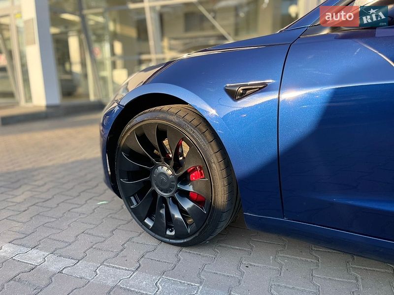 Седан Tesla Model 3 2021 в Черновцах